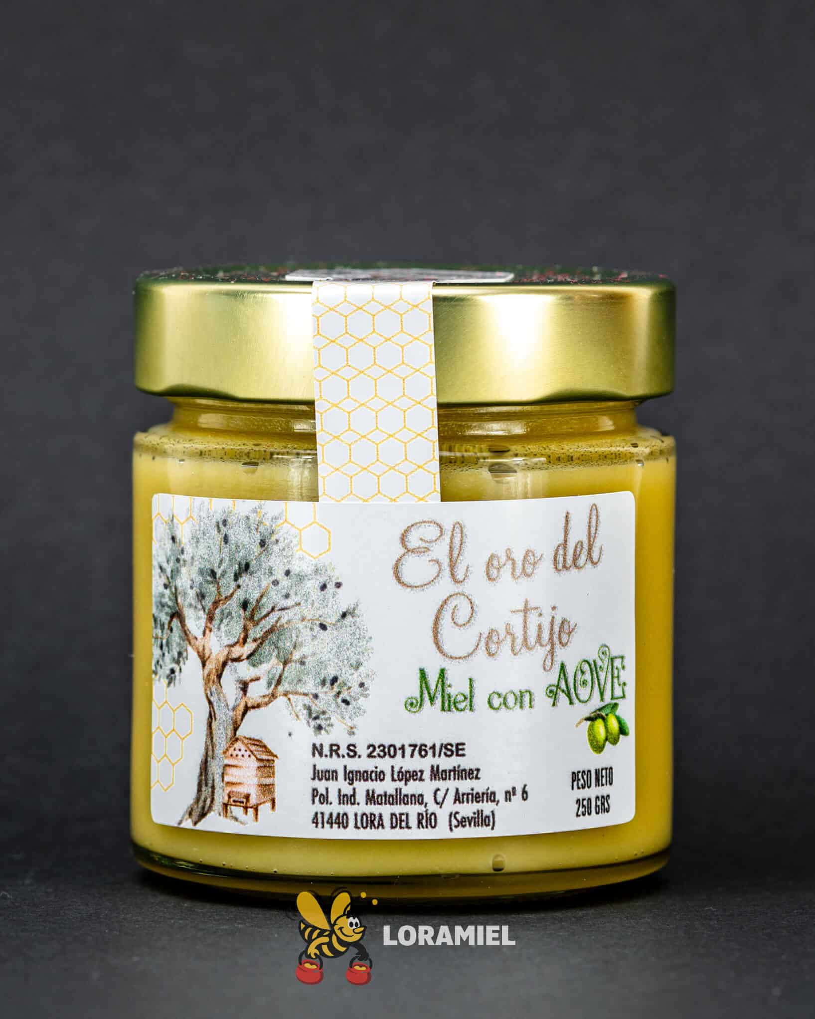 Tarro de miel con AOVE El oro del Cortijo de Loramiel sobre fondo oscuro, producto gourmet natural elaborado en Sevilla